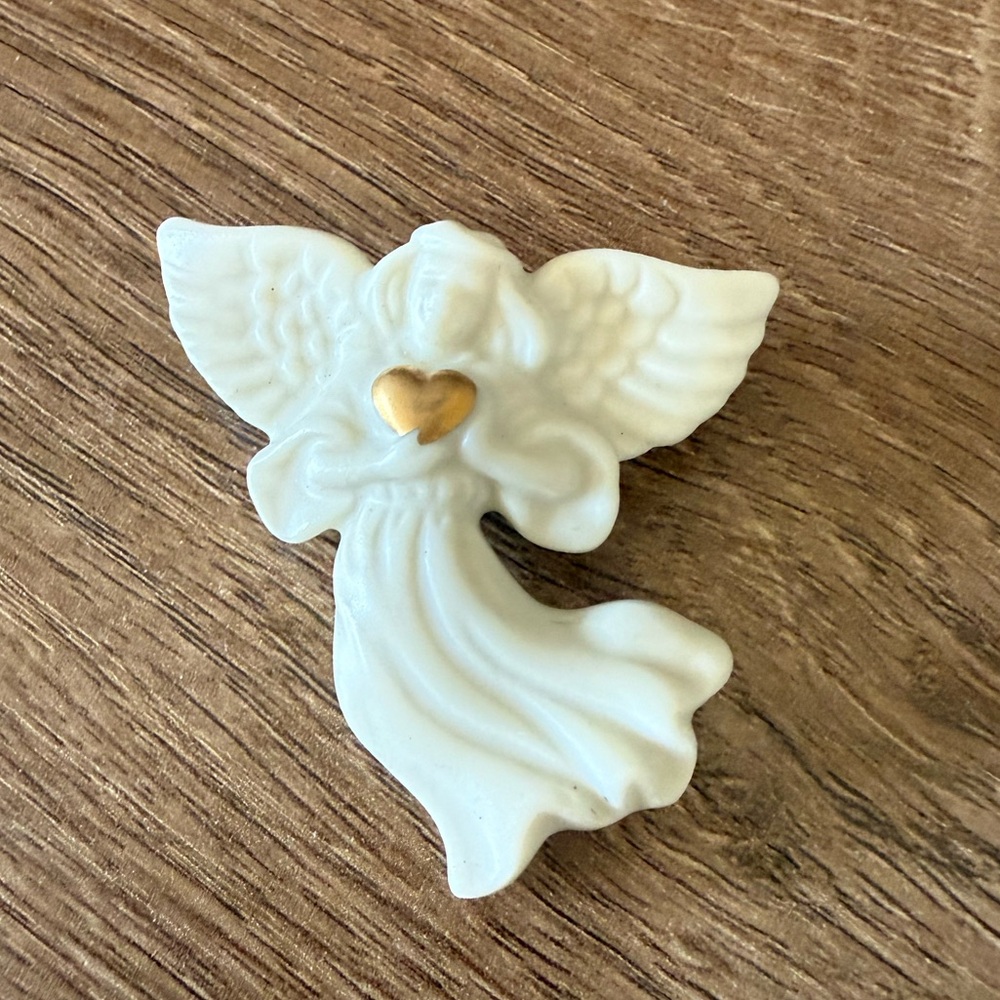 Vintage Lenox Porcelain Angel Pin Gold Heart – Ivory & 24K Gold Accented Brooch